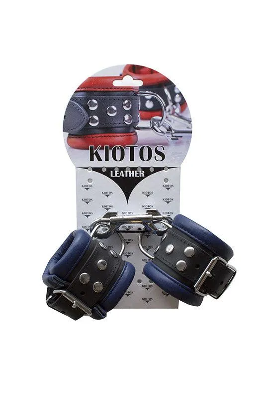 Kiotos Leather - Leren handboeien 6.5 cm Breed Gevoerd - Zwart/Blauw | Kiotos Restraints