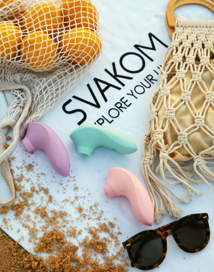 Svakom - Pulse Lite Neo - Luchtdruk Vibrator met App-bediening - Licht Blauw | SVAKOM Vibrators